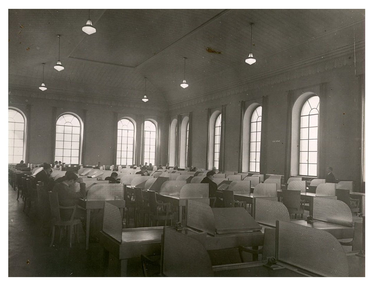 La sala lettura e consultazione della nuova sede della Biblioteca nel 1929