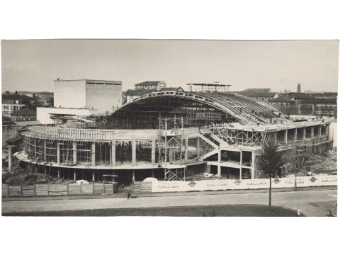 Torino Esposizioni (ing. Pier Luigi Nervi). Il nuovo padiglione e l&#039;abside in costruzione, 1947