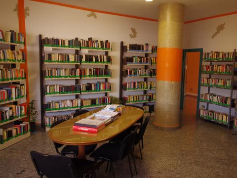 Biblioteca civica nella Casa circondariale Lorusso e Cutugno - Sezioni maschili - Biblioteca  padiglione E