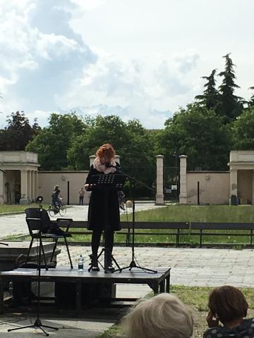 Gisella Bein legge laura Mancinelli al Mausoleo Bela Rosin