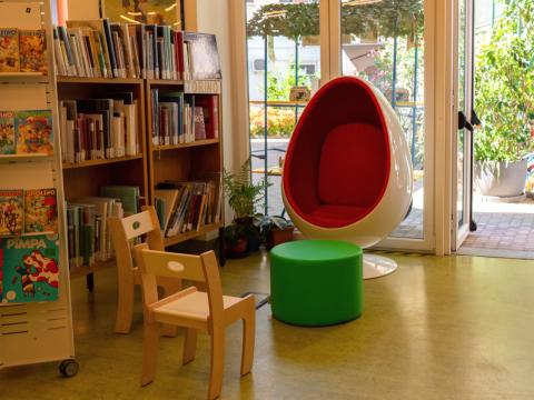 Biblioteca civica Natalia Ginzburg: area bambini e ragazzi
