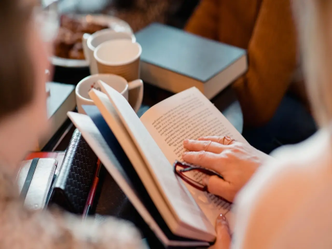 immagine di un gruppo di lettura