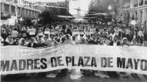 corteo di protesta delle madres argentine