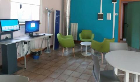 Biblioteca civica Alessandro Passerin d'Entrèves - Postazione informatica e autoprestito