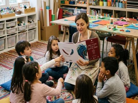 immagine di un laboratorio di lettura e creativo per bambini