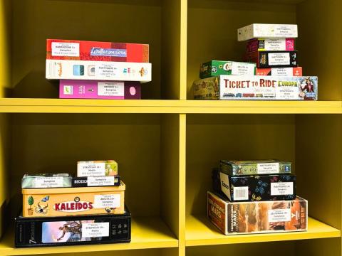 giocare in biblioteca